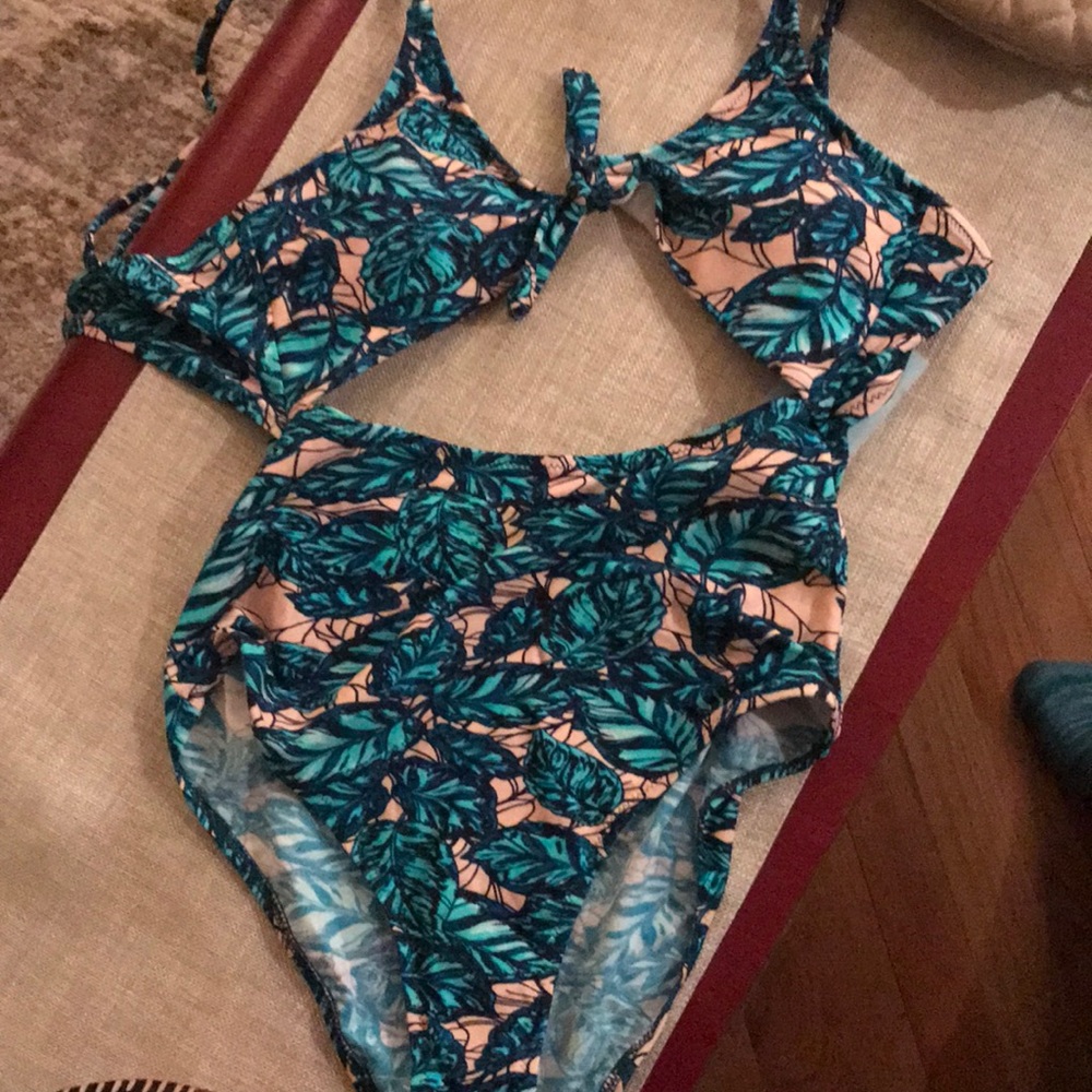 Tropical swimsuit NWT